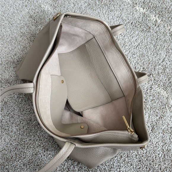 Cuyana Tan Leather Tote Bag Spacious Minimalist Design - Picture 4 of 8